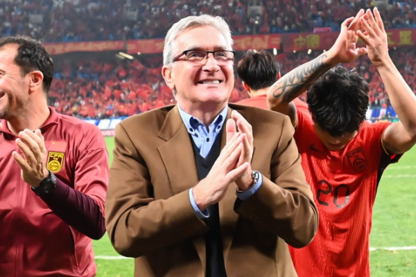  国足主帅伊万科维奇补招黄政宇和韩鹏飞进入国家队