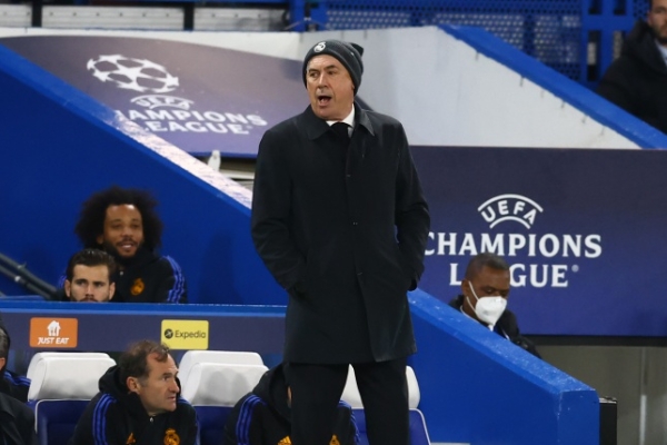  阿拉巴重伤！安切洛蒂不排除冬季引援门路