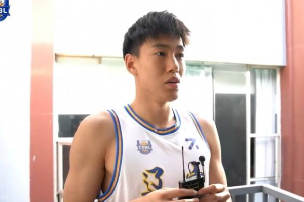  张镇麟的打球风格是怎样的？