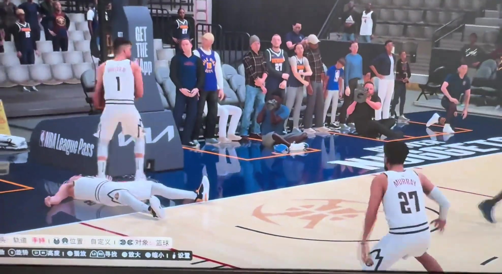  下赛季能否见到网友晒2K爱德华兹隔扣约基奇 后者倒地不起