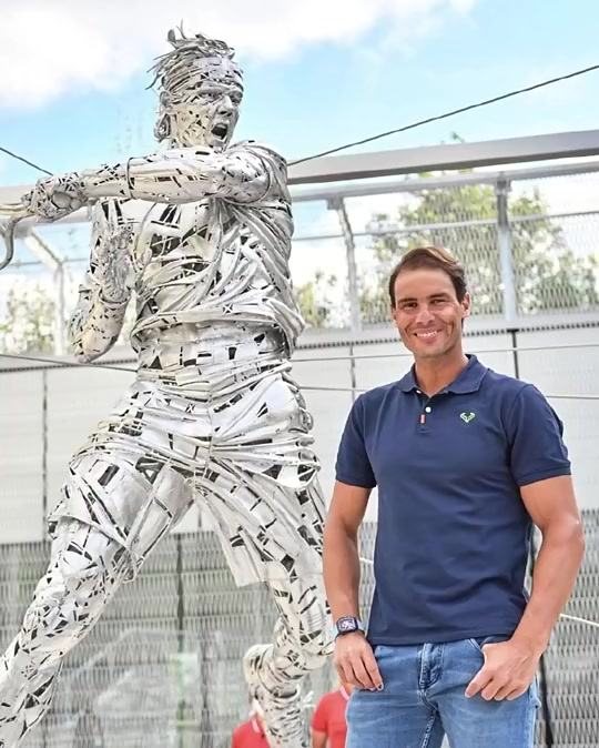  人比人气死人网友晒视频对比韦德与法网纳达尔的雕像