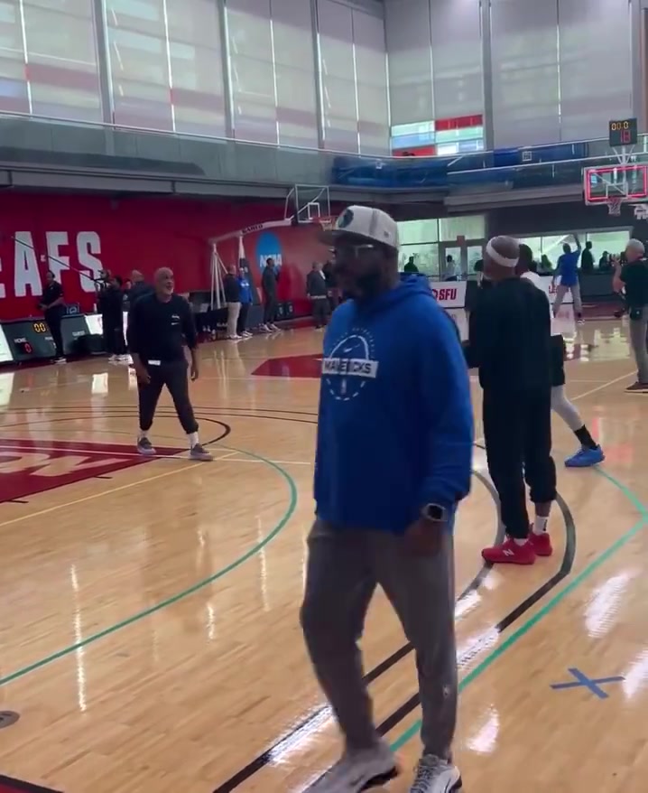  复出越来越近了欧文已经可以进行简单的有球训练了