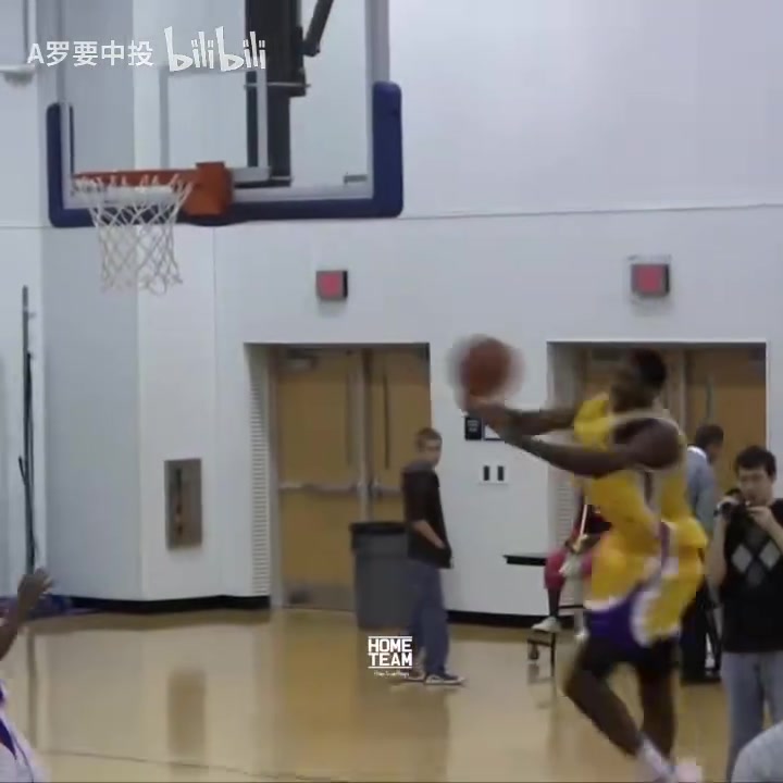  这身体天赋是真明显啊恩比德初到美国时的打球视频