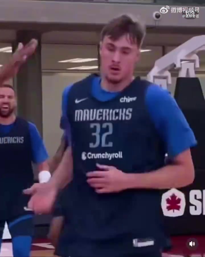  这就是状元的威力弗拉格训练中攻防兼备甚至大帽浓眉