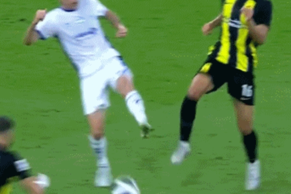  亞冠1/8決賽中吉達聯合球員假摔引發爭議